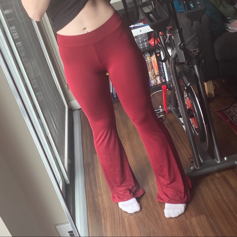 Burgundy mid rise yoga bells - Picture 2 of 3